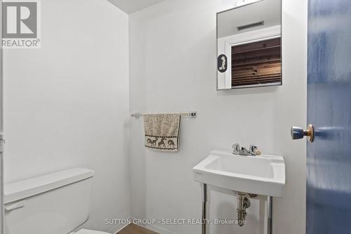 64 - 40 Tiffany Drive, London East (East I), ON - Indoor Photo Showing Bathroom