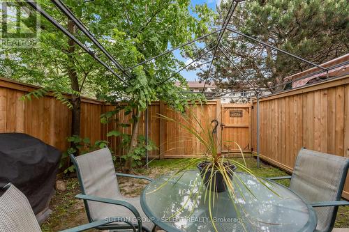 64 - 40 Tiffany Drive, London East (East I), ON - Outdoor