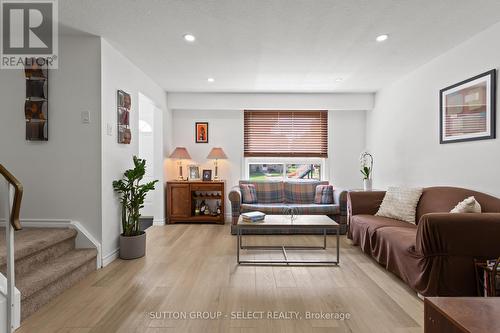 64 - 40 Tiffany Drive, London East (East I), ON - Indoor Photo Showing Living Room