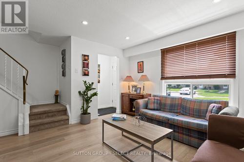 64 - 40 Tiffany Drive, London East (East I), ON - Indoor Photo Showing Living Room