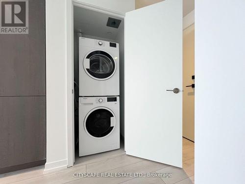 3901 - 55 Mercer Street, Toronto, ON - Indoor Photo Showing Laundry Room