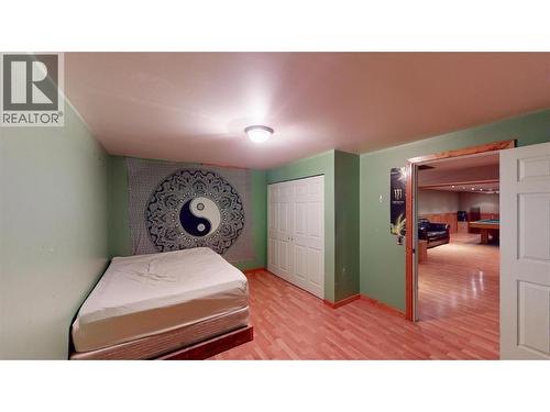 6228 Tamarack Road, Wasa, BC - Indoor Photo Showing Bedroom