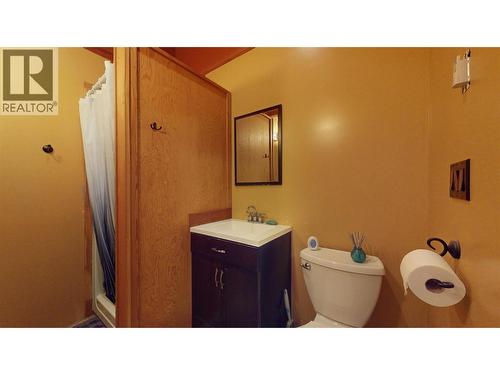 6228 Tamarack Road, Wasa, BC - Indoor Photo Showing Bathroom