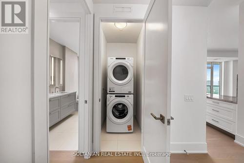 3204 - 10 Inn On The Park Drive, Toronto, ON - Indoor Photo Showing Laundry Room