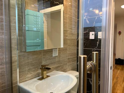 Bathroom - 4246-4242  - 4248 Boul. Gouin O., Montréal (Ahuntsic-Cartierville), QC - Indoor Photo Showing Bathroom