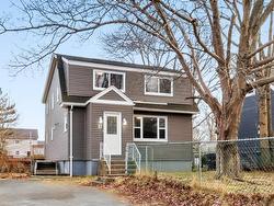 17 Lewis Street  Halifax, NS B3R 1P7