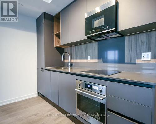 802 - 39 Mary Street, Barrie, ON - Indoor Photo Showing Kitchen