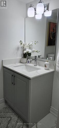 11 Four Seasons Circle, Brampton, ON - Indoor Photo Showing Bathroom
