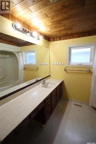 Wills Acreage, Frontier, SK - Indoor Photo Showing Bathroom