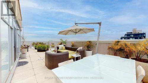 702 - 701 Sheppard Avenue W, Toronto, ON - Outdoor With Exterior