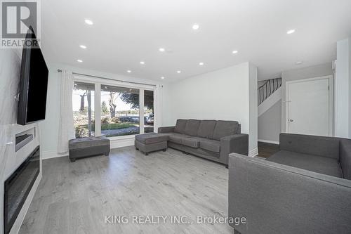 5326 Ninth Line, Erin, ON - Indoor Photo Showing Living Room