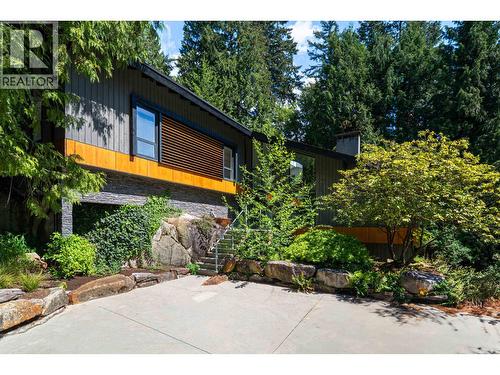 3985 BAYRIDGE AVENUE  West Vancouver, BC V7V 3J6