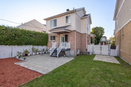 Cour - 12 Place Borduas, Sainte-Julie, QC - Outdoor