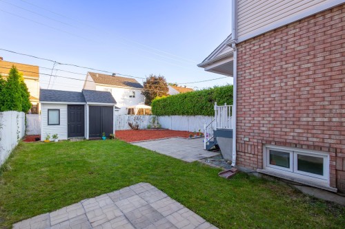 Cour - 12 Place Borduas, Sainte-Julie, QC - Outdoor