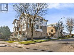 1008 W 52ND AVENUE  West Vancouver, BC V6P 1H5