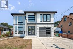 146 Cadillac Ave  Saanich, BC V8Z 1T6