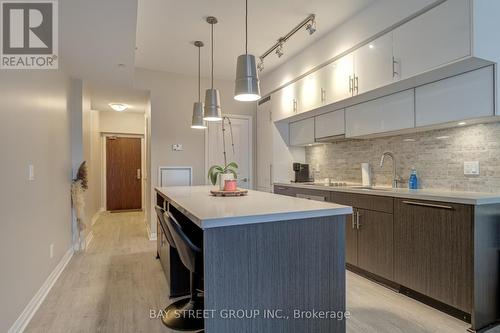 909 - 8 Mercer Street, Toronto, ON - Indoor Photo Showing Kitchen With Upgraded Kitchen