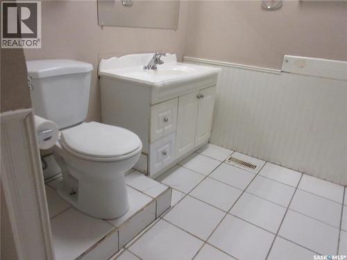 1345 Lacon Street, Regina, SK - Indoor Photo Showing Bathroom