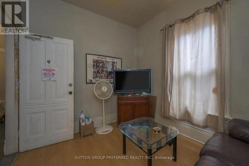 51 Stanley Street, London South (South F), ON - Indoor