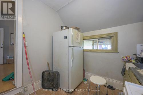 51 Stanley Street, London South (South F), ON - Indoor