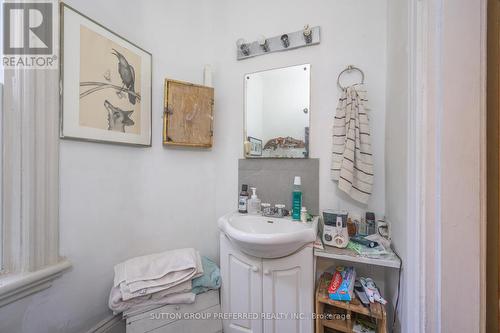 51 Stanley Street, London South (South F), ON - Indoor Photo Showing Bathroom