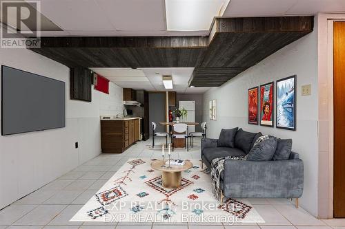 366 Franklin Road, Hamilton, ON - Indoor Photo Showing Living Room