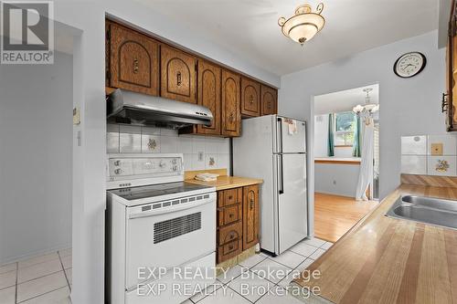 366 Franklin Road, Hamilton, ON - Indoor Photo Showing Kitchen With Double Sink