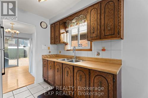 366 Franklin Road, Hamilton, ON - Indoor Photo Showing Kitchen With Double Sink