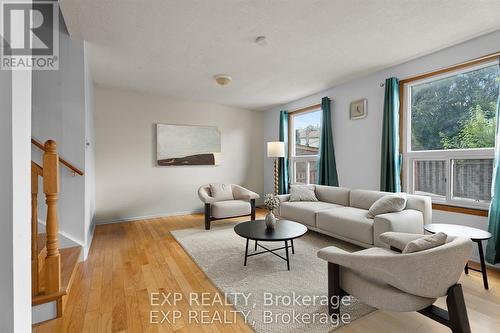 366 Franklin Road, Hamilton, ON - Indoor Photo Showing Living Room