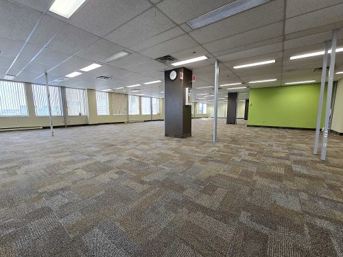 Office - 400-35 Rue De Port-Royal E., Montréal (Ahuntsic-Cartierville), QC - Indoor Photo Showing Other Room