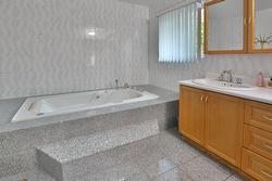 Salle de bains attenante à la CCP - 