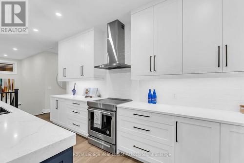 8 - 28 Juniper Trail, Welland, ON - Indoor Photo Showing Kitchen With Upgraded Kitchen