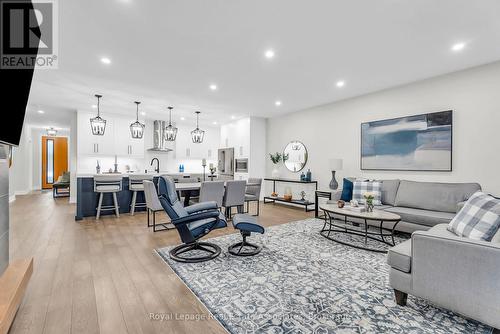8 - 28 Juniper Trail, Welland, ON - Indoor Photo Showing Living Room