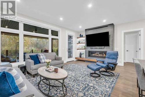 8 - 28 Juniper Trail, Welland, ON - Indoor Photo Showing Living Room With Fireplace