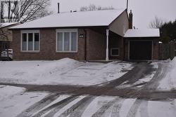 43 STODDART DRIVE  Aurora (Aurora Highlands), ON L4G 2G2