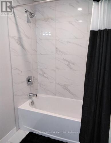 2304 - 15 Queen Street S, Hamilton, ON - Indoor Photo Showing Bathroom