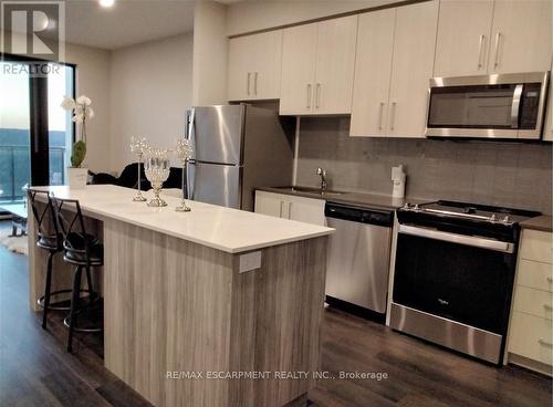 2304 - 15 Queen Street S, Hamilton, ON - Indoor Photo Showing Kitchen