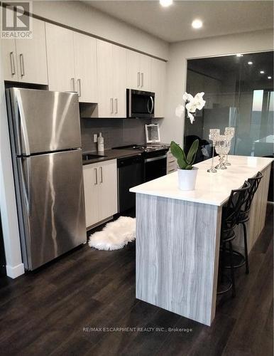 2304 - 15 Queen Street S, Hamilton, ON - Indoor Photo Showing Kitchen With Upgraded Kitchen