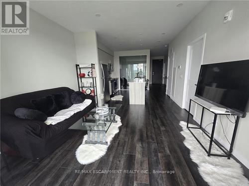 2304 - 15 Queen Street S, Hamilton, ON - Indoor Photo Showing Living Room
