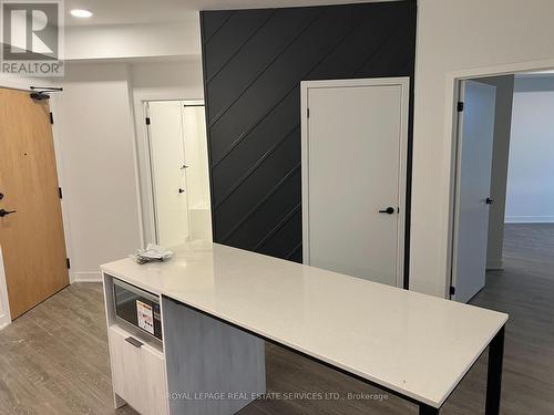 2006-B - 2495 Eglinton Avenue W, Mississauga, ON - Indoor