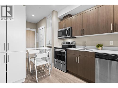 Fold down table - 925 Leon Avenue Unit# 430, Kelowna, BC - Indoor Photo Showing Kitchen With Stainless Steel Kitchen With Double Sink