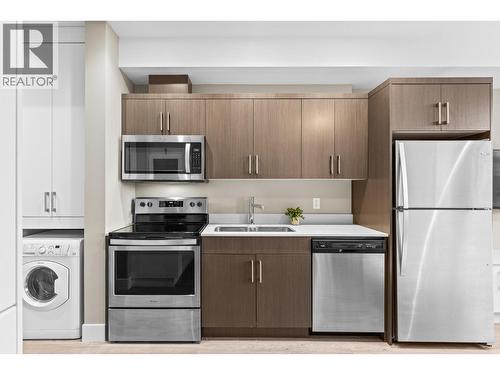 Stainless steel appliances - 925 Leon Avenue Unit# 430, Kelowna, BC - Indoor Photo Showing Kitchen With Stainless Steel Kitchen With Double Sink