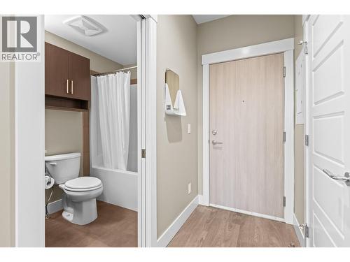 925 Leon Avenue Unit# 430, Kelowna, BC - Indoor Photo Showing Bathroom