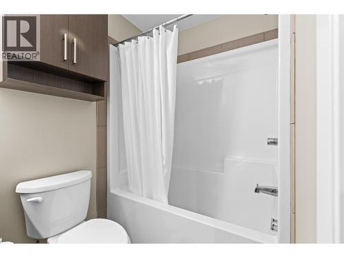 925 Leon Avenue Unit# 430, Kelowna, BC - Indoor Photo Showing Bathroom