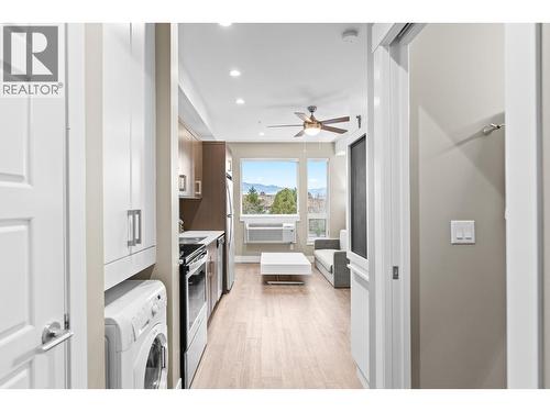 925 Leon Avenue Unit# 430, Kelowna, BC - Indoor Photo Showing Laundry Room