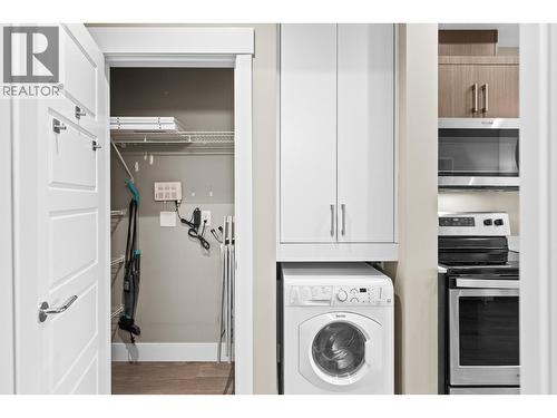 925 Leon Avenue Unit# 430, Kelowna, BC - Indoor Photo Showing Laundry Room
