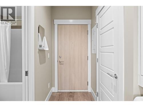 Front door / bathroom / hall closet - 925 Leon Avenue Unit# 430, Kelowna, BC - Indoor Photo Showing Other Room