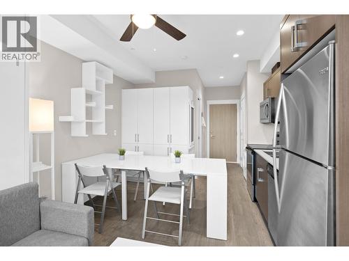 Expandable table/desk - 925 Leon Avenue Unit# 430, Kelowna, BC - Indoor