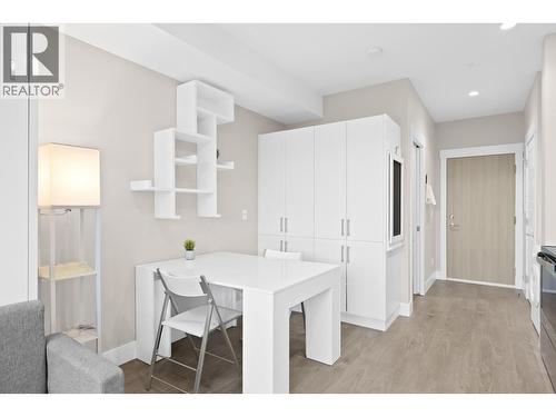 Expandable table/desk - 925 Leon Avenue Unit# 430, Kelowna, BC - Indoor