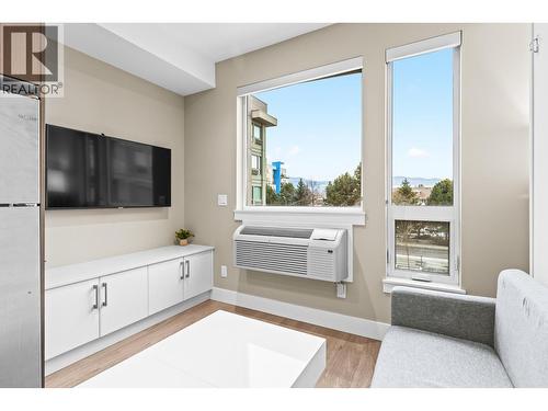 Living area - 925 Leon Avenue Unit# 430, Kelowna, BC - Indoor